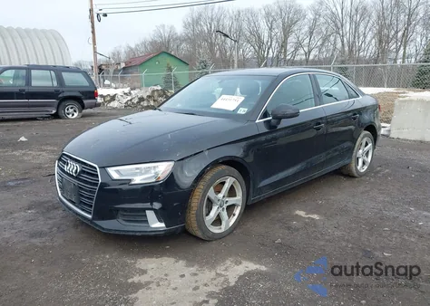 2019 Audi A3 40 Premium/40 Titanium Premium z USA, uszkodzony, nr VIN WAUAUGFF9K1009092